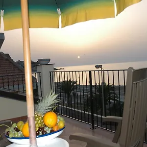 Due Passi E Il Mare Castel di Tusa