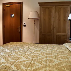 https://albergo-ristorante-da-domenico.it-tuscanyhotel.com